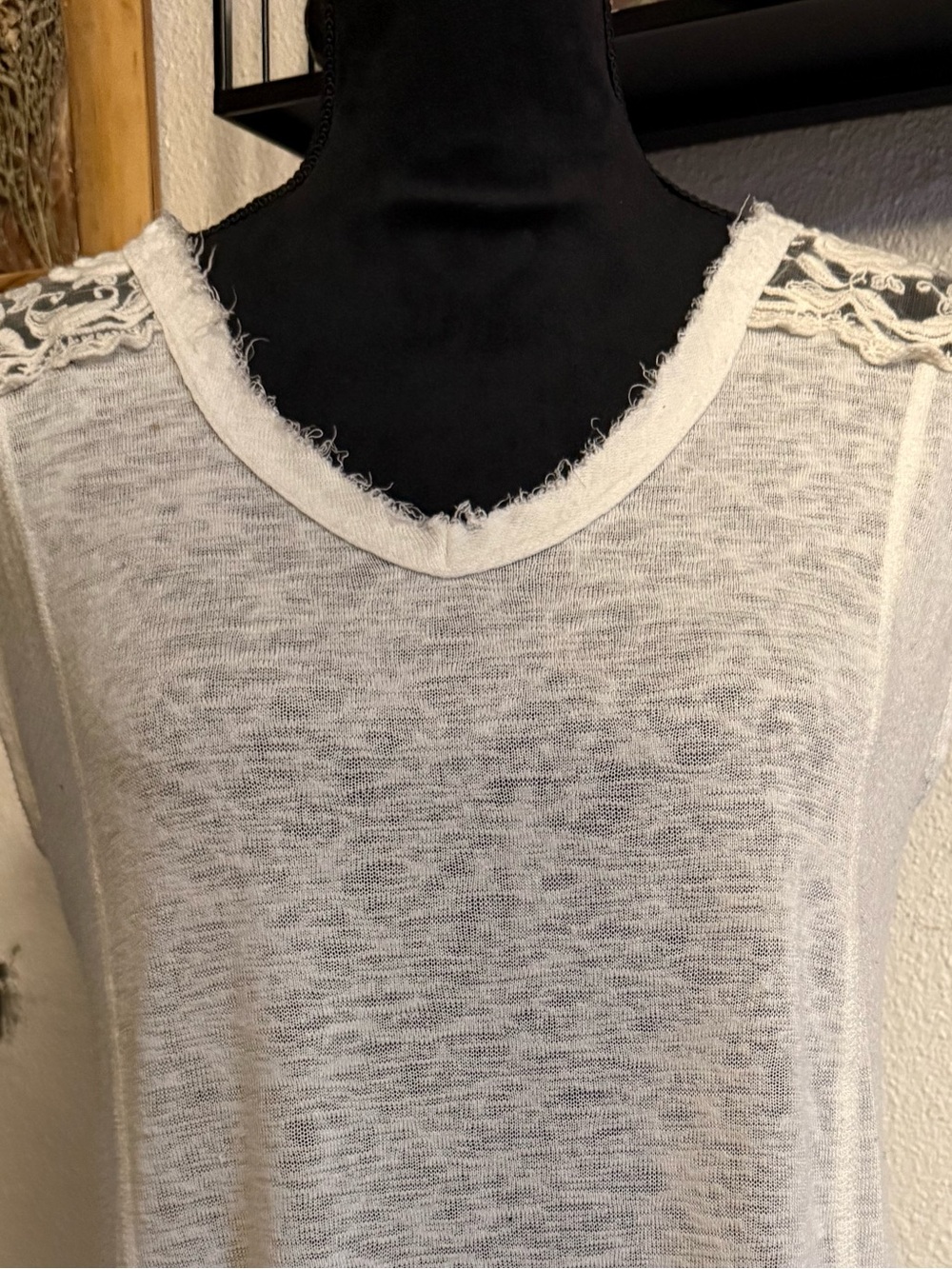 Bobeau Boho Lace Shoulder Slub Knit V-Neck Top White Cream •Size Medium• - Picture 2 of 10